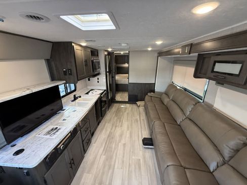 Used 2022 Ford E-450 and Econoline 450 Super Duty w/ Motorhome Prep Package image 49