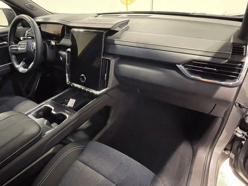 Used 2025 GMC Acadia Elevation image 29