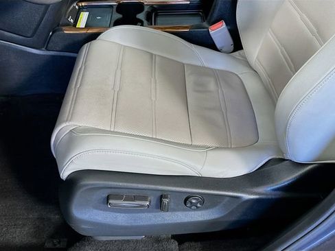 Used 2022 Honda CR-V Touring image 29