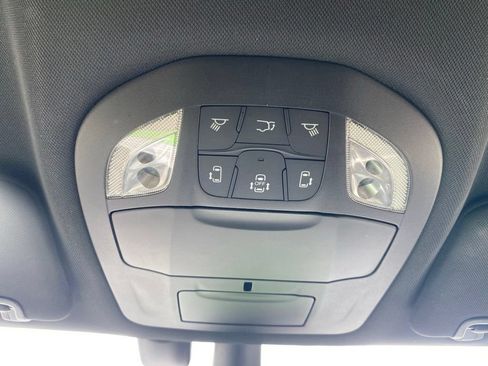 Used 2020 Chrysler Pacifica Touring-L Plus FWD image 27