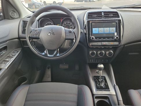 Used 2025 Mitsubishi Outlander Sport SE image 8