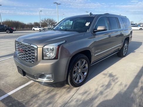 Used 2019 GMC Yukon XL Denali w/ Denali Ultimate Package image 30