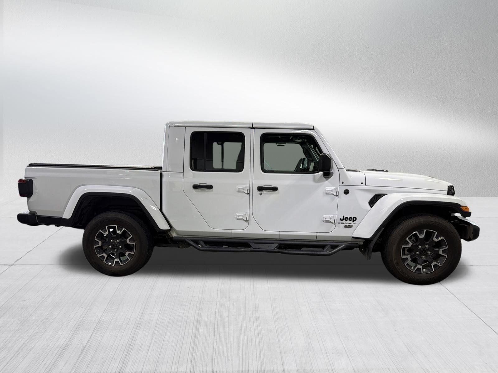 Used 2024 Jeep Gladiator Sport w/ Premium Package AWD/4WD image 8