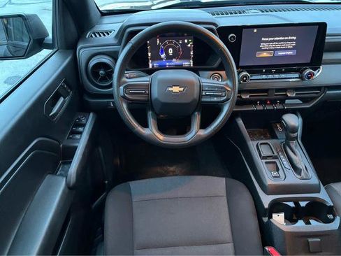 Used 2023 Chevrolet Colorado W/T image 17