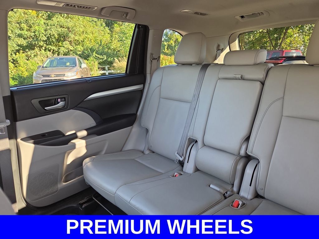 Used 2016 Toyota Highlander XLE AWD/4WD image 11