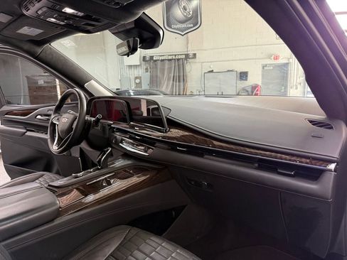 Used 2022 Cadillac Escalade ESV Sport Platinum image 19