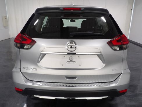 Used 2017 Nissan Rogue S image 5