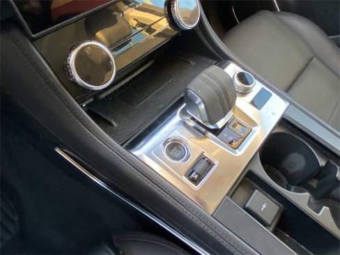 Used 2021 Jaguar F-PACE image 10