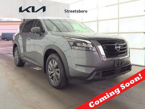 Used 2024 Nissan Pathfinder S image 1