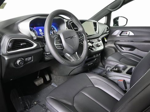 New 2026 Chrysler Pacifica Select image 24
