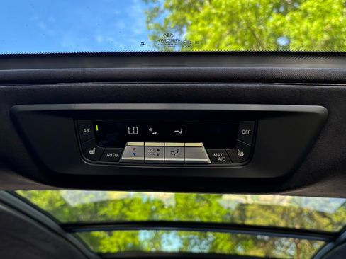Used 2025 BMW X7 xDrive40i w/ M Sport Package AWD/4WD image 35