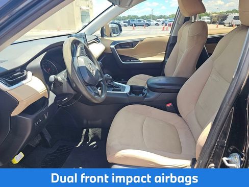 Used 2021 Toyota RAV4 LE FWD image 12