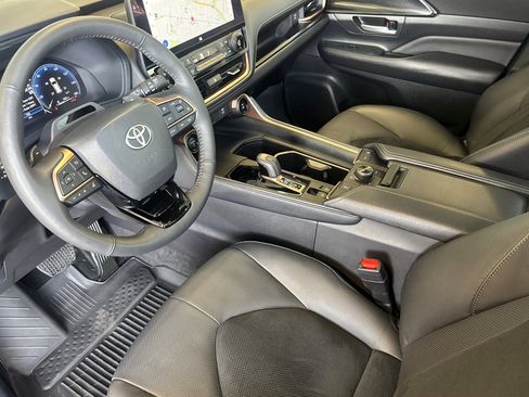 Used 2025 Toyota Grand Highlander AWD Hybrid image 9