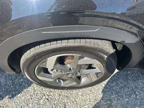 Used 2025 Hyundai Venue SEL FWD image 22