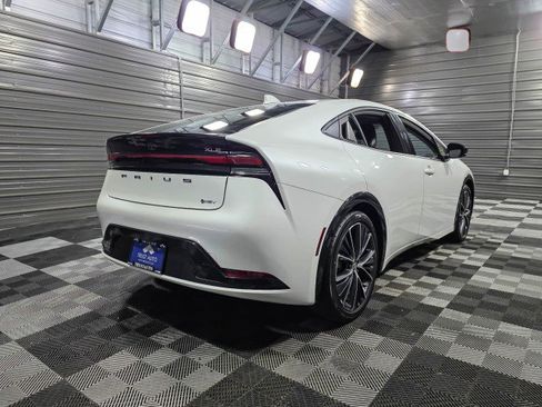 Used 2024 Toyota Prius XLE image 4