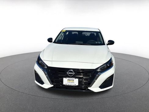 Used 2025 Nissan Altima 2.5 SV FWD image 4