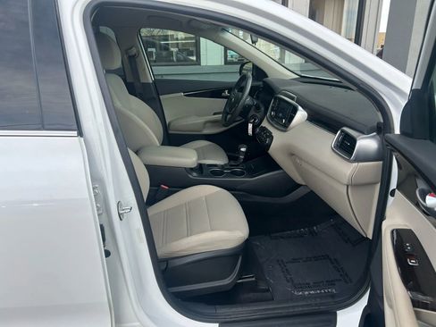 Used 2019 Kia Sorento LX Sport Utility 4D image 22