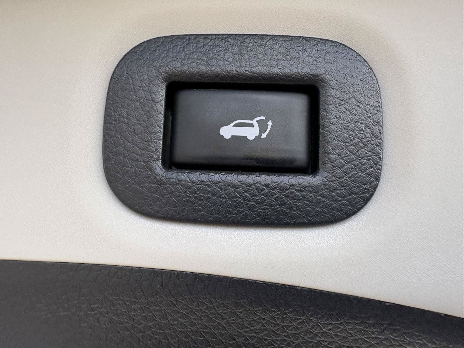 Used 2020 Nissan Rogue SV FWD image 23