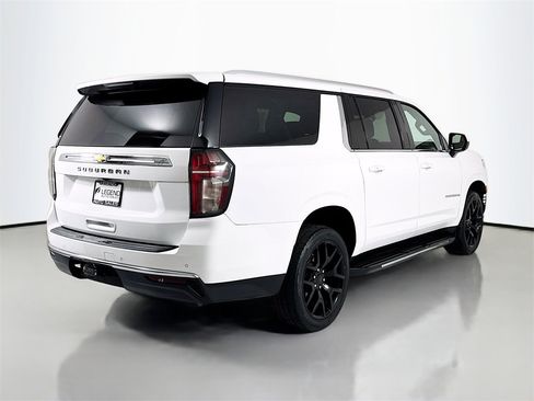 Used 2021 Chevrolet Suburban LT image 7