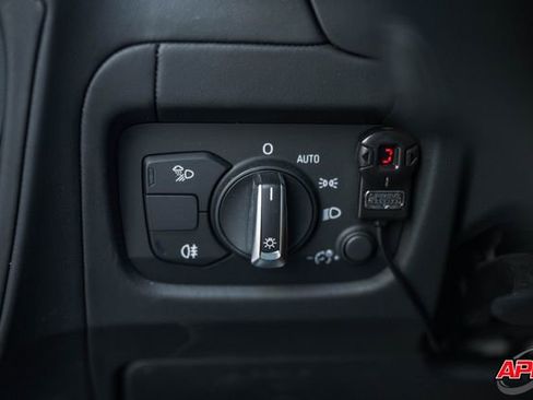 Used 2018 Audi R8 V10 w/ Premium Package image 92