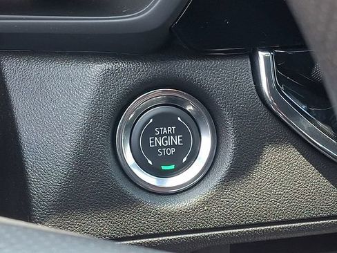 Used 2025 Chevrolet Colorado Trail Boss AWD/4WD image 19