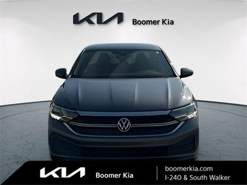 Used 2024 Volkswagen Jetta SE image 2