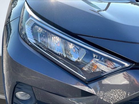 Used 2020 Toyota RAV4 XLE Premium FWD image 33