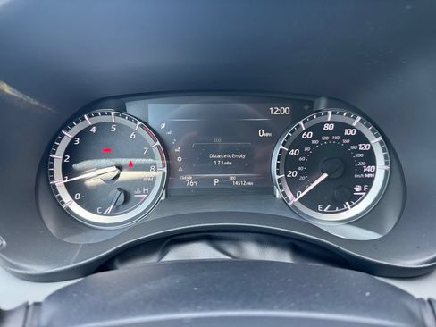 Used 2024 Toyota Highlander XLE AWD/4WD image 21