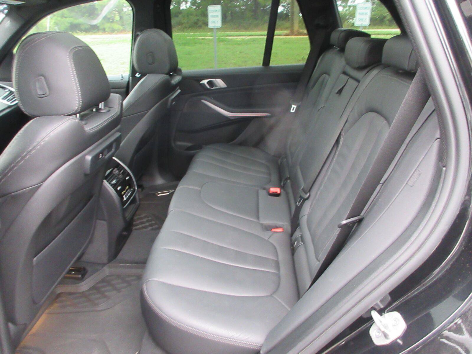 Used 2022 BMW X5 xDrive40i w/ M Sport Package AWD/4WD image 13