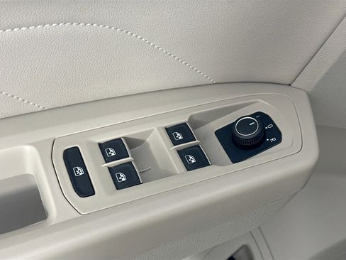 Used 2023 Volkswagen Atlas SE image 17