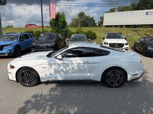 Used 2022 Ford Mustang GT RWD image 2