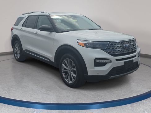 Used 2022 Ford Explorer Limited w/ Equipment Group 301A AWD/4WD image 3