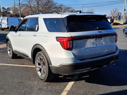 New 2026 Ford Explorer Active w/ Active Comfort Package image 4
