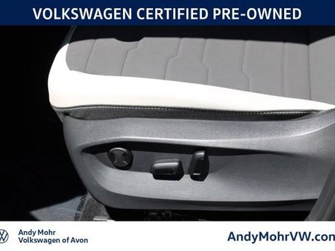 Used 2025 Volkswagen Taos SE w/ Panoramic Sunroof Package AWD/4WD image 17