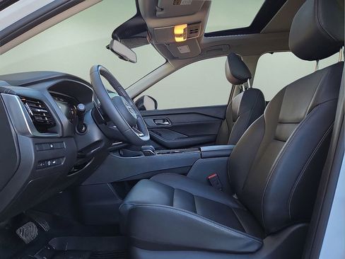 Used 2024 Nissan Rogue SL w/ SL Premium Package image 23