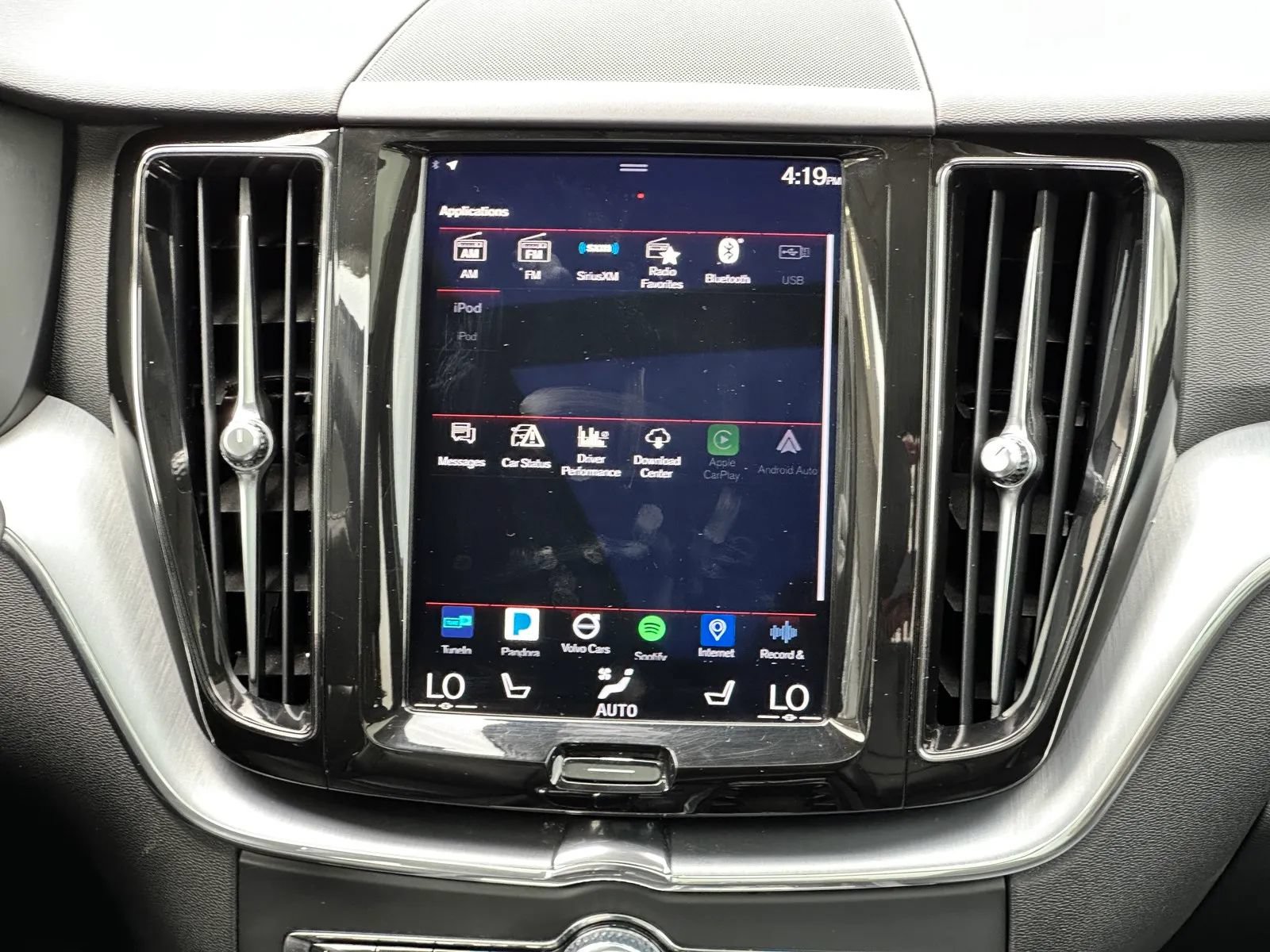 Used 2018 Volvo XC60 T5 Momentum w/ Vision Package AWD/4WD image 14