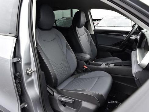 Certified 2025 Volkswagen Tiguan SE FWD image 20
