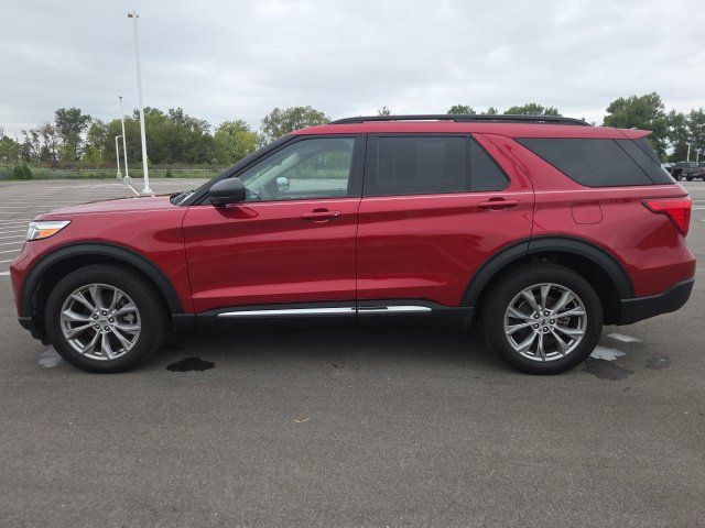 Used 2023 Ford Explorer XLT w/ Equipment Group 202A AWD/4WD image 15