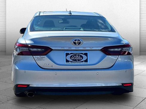 Used 2021 Toyota Camry XLE w/ Navigation Upgrade Package FWD image 3