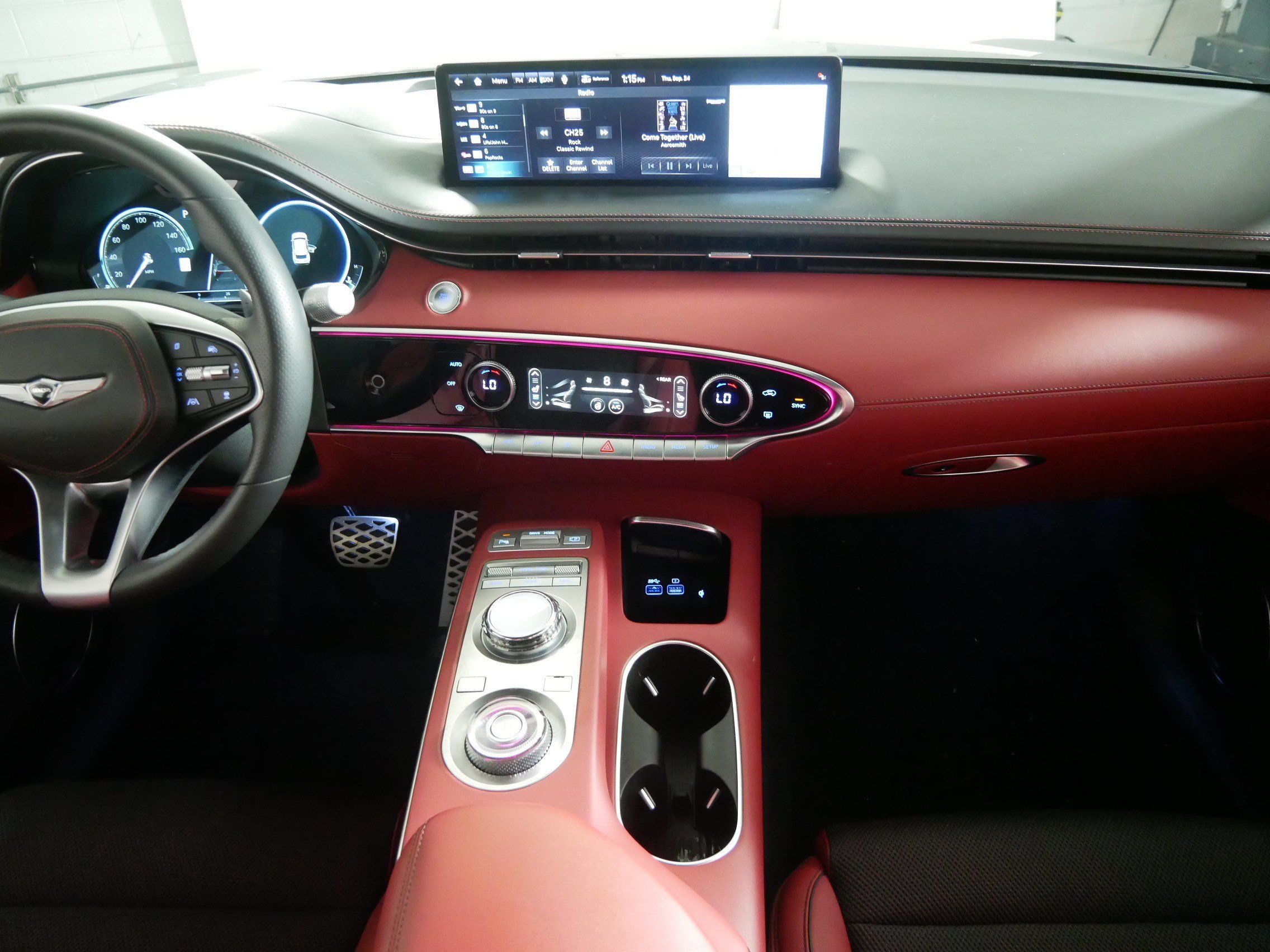 Used 2024 Genesis GV70 2.5T w/ Sport Prestige Package AWD/4WD image 10