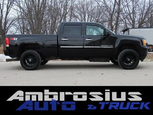 Used 2012 GMC Sierra 2500 Denali w/ Suspension Package, Off-Road image 2
