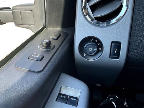 Used 2015 Ford F250 Lariat w/ Lariat Interior Package AWD/4WD image 15