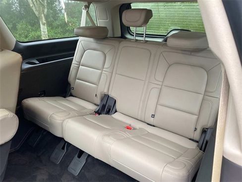 Certified 2024 Lincoln Navigator L Reserve image 10