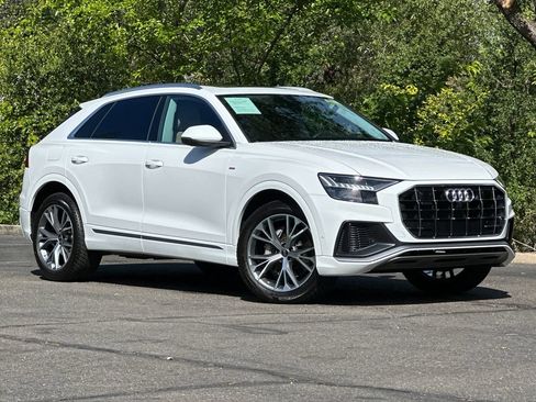 Used 2023 Audi Q8 Premium Plus AWD/4WD image 2