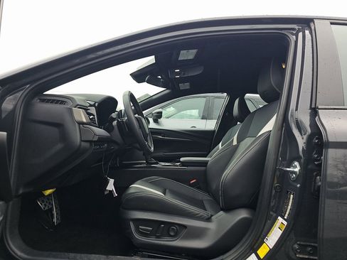 Certified 2025 Toyota Camry SE image 3