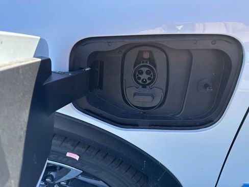 New 2026 Chevrolet Equinox EV LT image 9