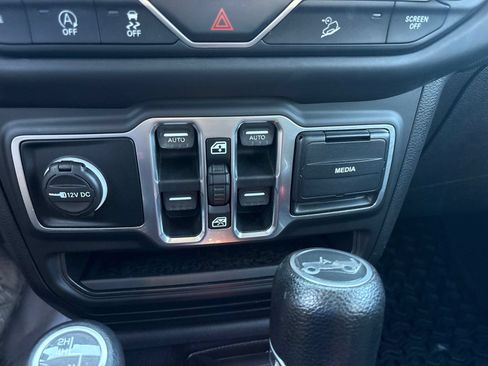 Used 2018 Jeep Wrangler Unlimited Sport S AWD/4WD image 30