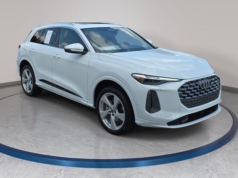 Certified 2025 Audi Q5 Premium w/ Premium Plus AWD/4WD image 3