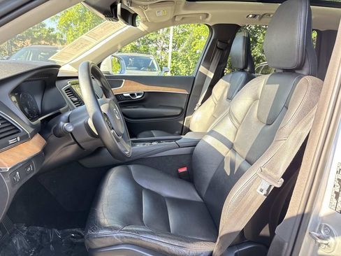 Used 2022 Volvo XC90 T6 Momentum w/ Climate Package AWD/4WD image 10