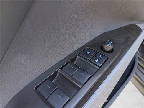 Used 2021 Toyota Camry SE image 9